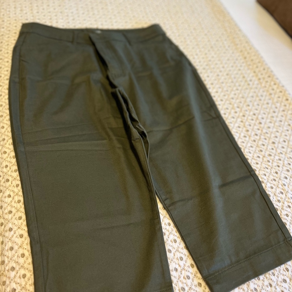 Women’s denim capris